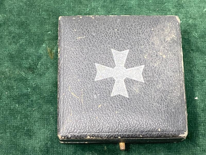 A CASED SILVER WAR MERIT CROSS 1st CLASS WITHOUT SWORDS.