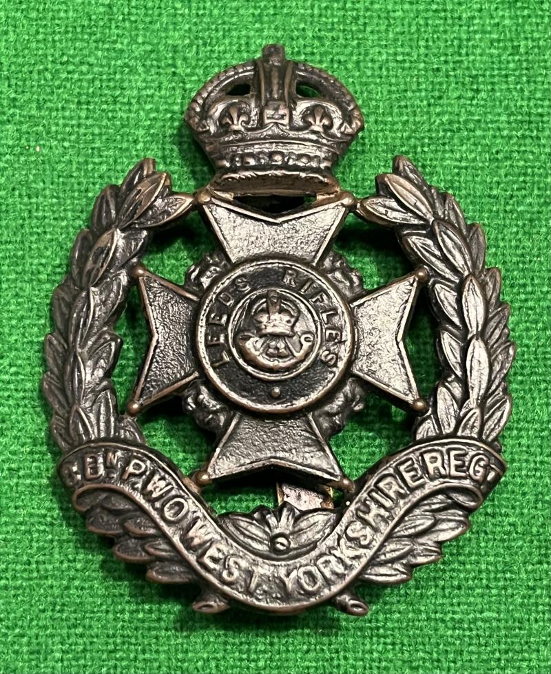 WW1 8th (Leeds Rifles) Battalion, West Yorkshire Regiment Cap Badge