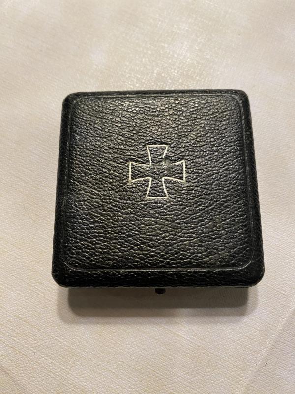 WW2 THIRD REICH IRON CROSS EKI IN ORIGINAL CASE - MAKER MARKED.