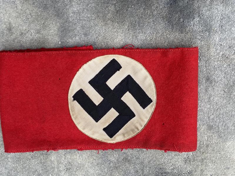 EARLY THIRD REICH NSDAP/PARTY ARMBAND IN WOOL WITH RZM LABEL.
