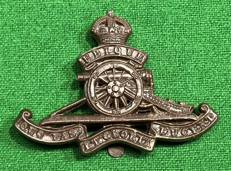WW2 Royal Artillery Plastic economy cap badge.