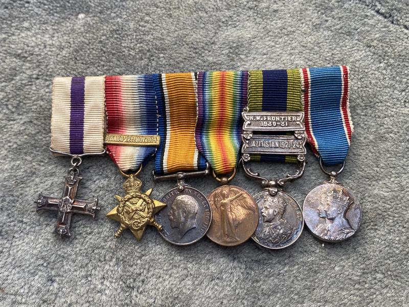 A REALLY SUPER GROUP OF WW1 BRITISH MINIATURE GALLANTRY MEDALS, FEATURING A MILITARY CROSS ETC