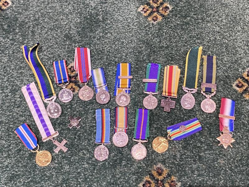 17 VARIOUS BRITISH MINIATURE MEDALS WW1/WW2/ERII