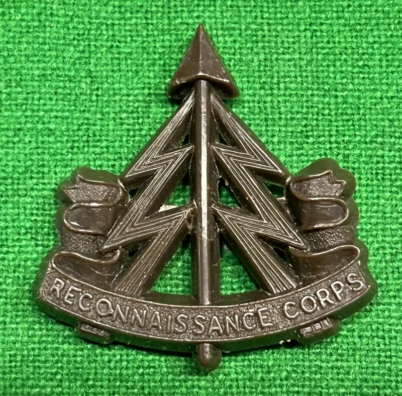 WW2 Reconnaissance Corps plastic economy issue cap badge.