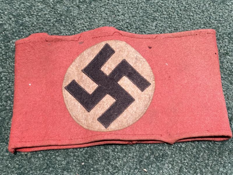 A QUITE FADED ORIGINAL NSDAP/PARTY ARMBAND IN WOOL.