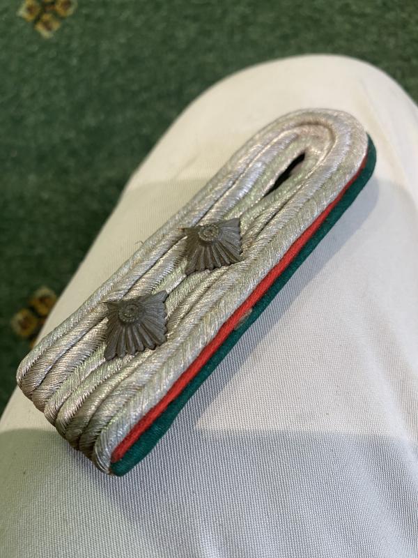 SINGLE LUFTWAFFE OFFICERS ‘SPECIALIST’ EPAULETTE.