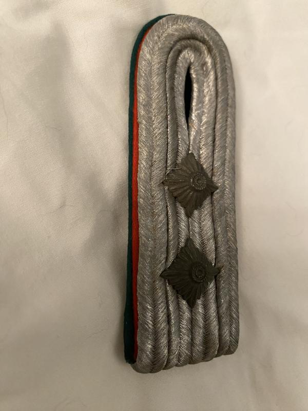 SINGLE LUFTWAFFE OFFICERS ‘SPECIALIST’ EPAULETTE.