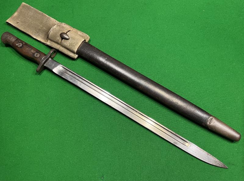 Leicester Regt. marked '07 Bayonet and frog.