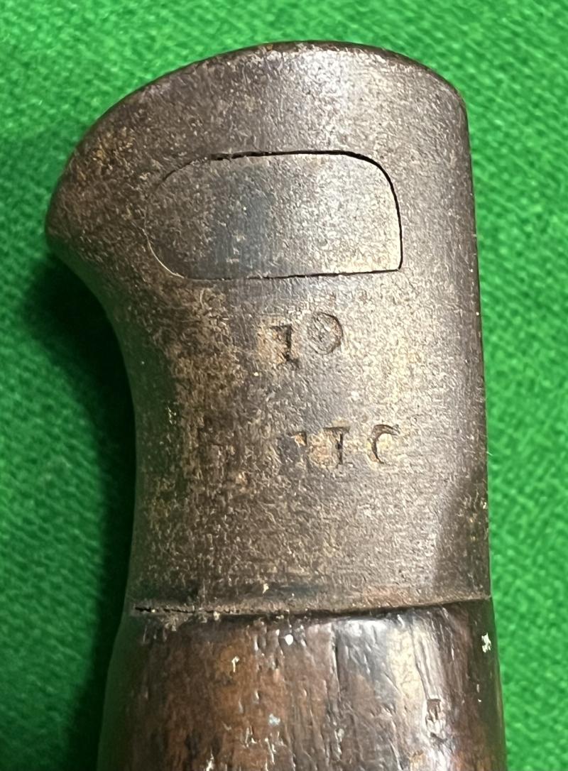 Leicester Regt. marked '07 Bayonet and frog.