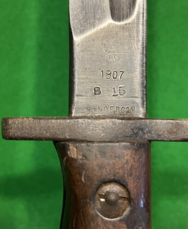 Leicester Regt. marked '07 Bayonet and frog.