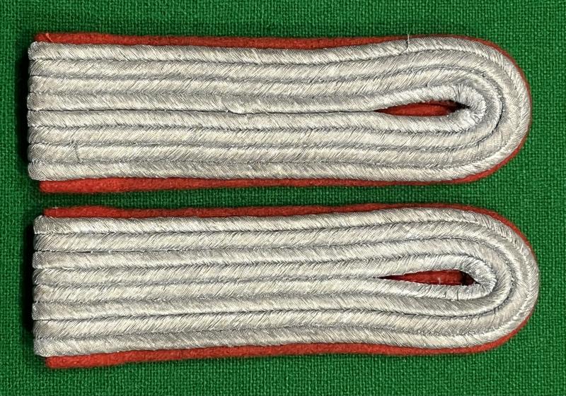 Luftwaffe Leutnant shoulder boards - Flak.