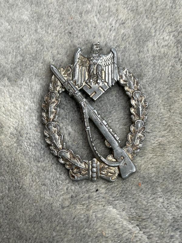 THIRD REICH INFANTRY ASSAULT BADGE. IN SILVER.