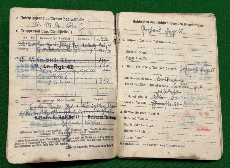Luftwaffe Soldbuch grouping to a Radar Specialist.