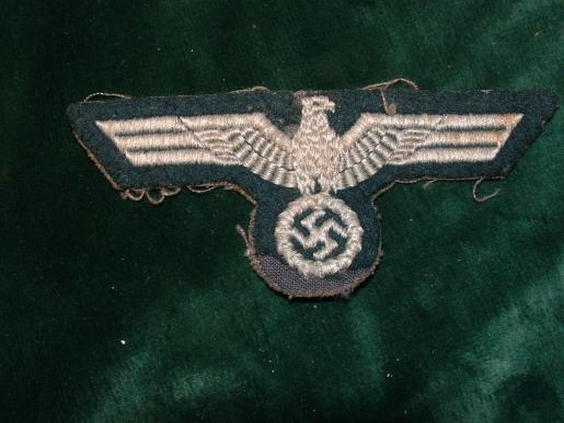 THIRD REICH ARMY (?) TYPE BREAST EAGLE.