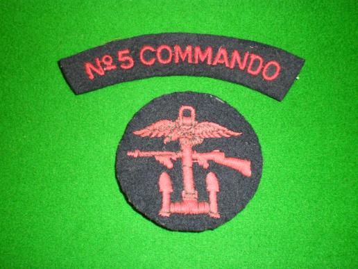 No.5 Commando shoulder title and Combined Ops badge.