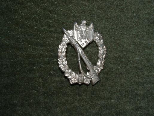 NEAR MINT-SILVER INFANTRY ASSAULT BADGE BY WH.