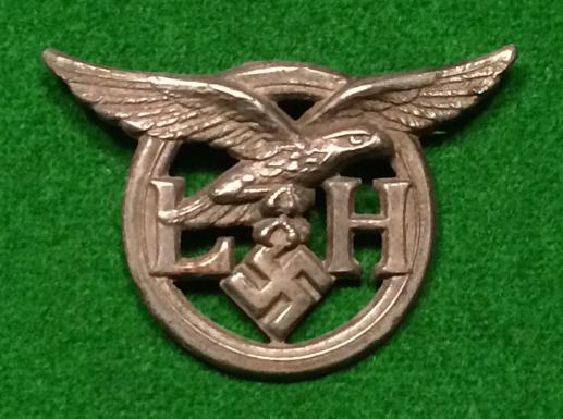 Female Luftwaffe Auxiliary Service Brooch.