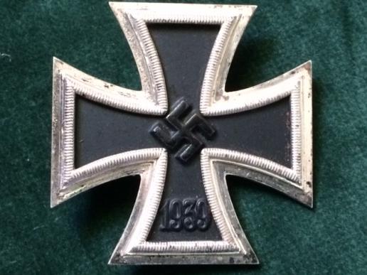 WW2 IRON CROSS 1st CLASS - SCREWBACK, NEAR MINT.