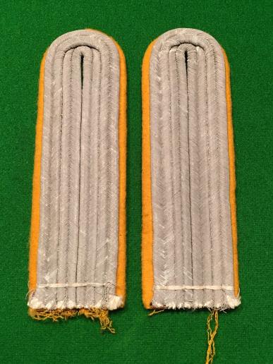 WW2 Luftwaffe Officer's Shoulder Boards - Flight.