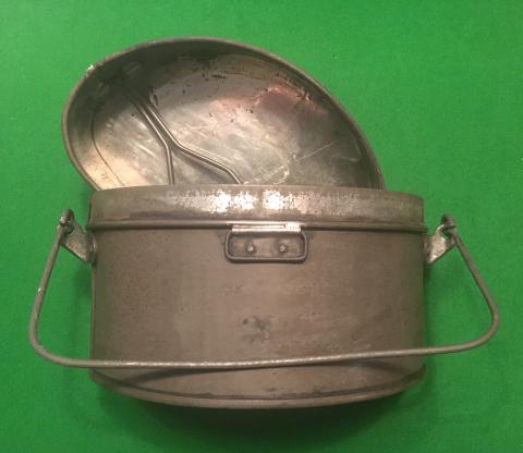 WW1 British ' D ' Shape Mess Tins.