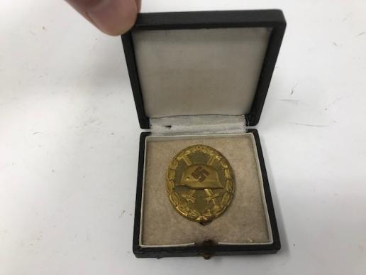 CASED GOLD THIRD REICH WOUND BADGE '30'.