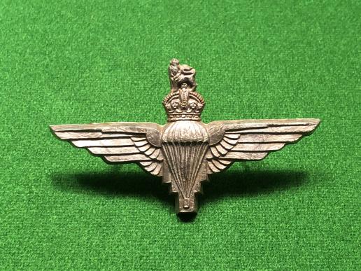 WW2 British plastic Parachute Regt badge.