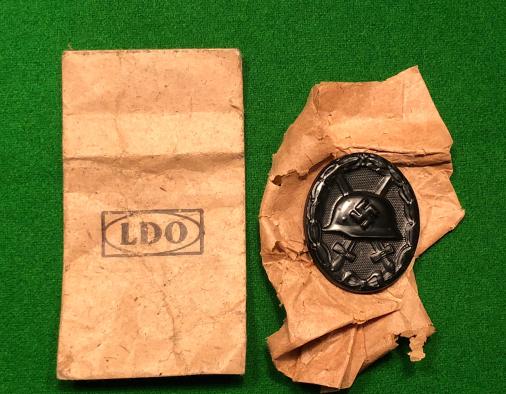 WW2 1939 Black Wound Badge with packet.