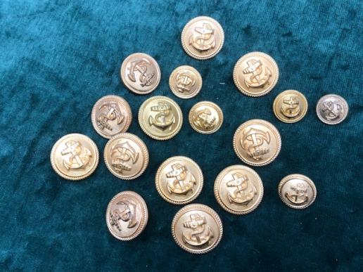 COLLECTION OF 17 THIRD REICH ERA NAVAL UNIFORM BUTTONS.