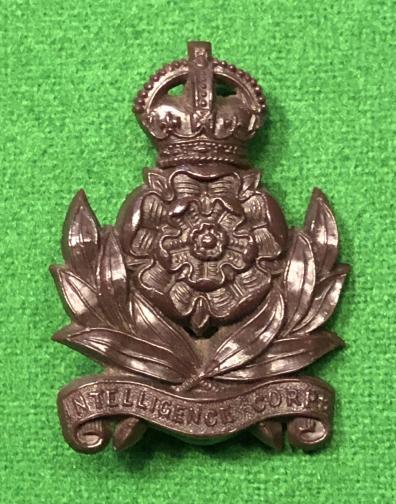 WW2 British ' Plastic ' Intelligence Corps Cap Badge.