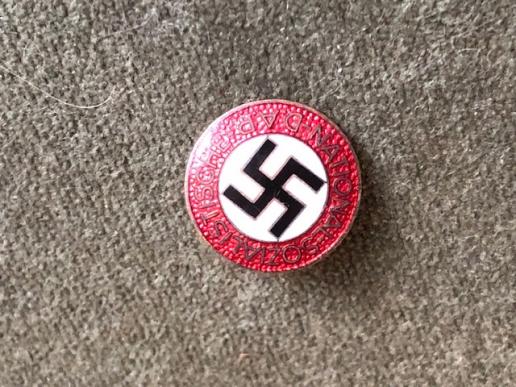 NSDAP MEMBERSHIP 23mm ENAMEL PINBACK BADGE.(1)