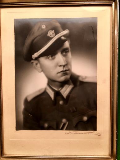 WW2 Photo Portrait - Wehrmacht Feldgendarmerie Officer.