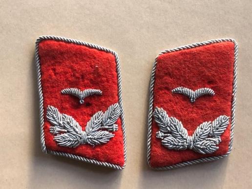 MATCHED PAIR OF LUFTWAFFE OFFICERS COLLAR TABS - ARTILLERY.