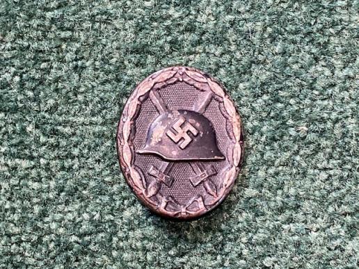 BLACK THIRD REICH WOUND BADGE - MAKER MARKED.