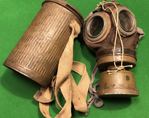 WW1 Belgian M18 Gas Mask.