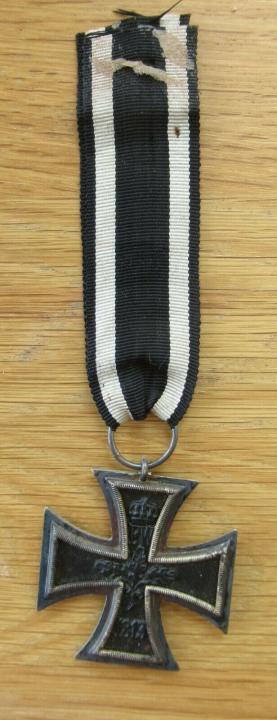 WW1 IMPERIAL IRON CROSS II CLASS. MAKER MARKED RING WITH RIBBON. 