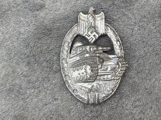 SILVER PANZER/TANK BADGE BY 'AS'.