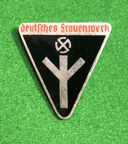 WII Deutsches Frauenwerke Membership Badge.