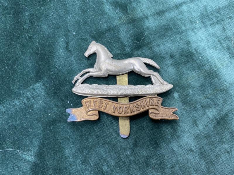 WEST YORKSHIRE REGT. CAP BADGE.