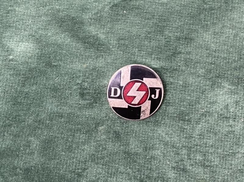 EARLY THIRD REICH DJ (Deutche Jungvolk) ENAMEL BADGE.