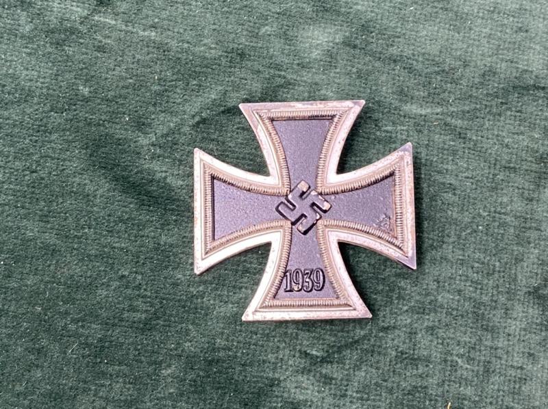 WWII IRON CROSS 1st. CLASS -NON MAGNETIC.