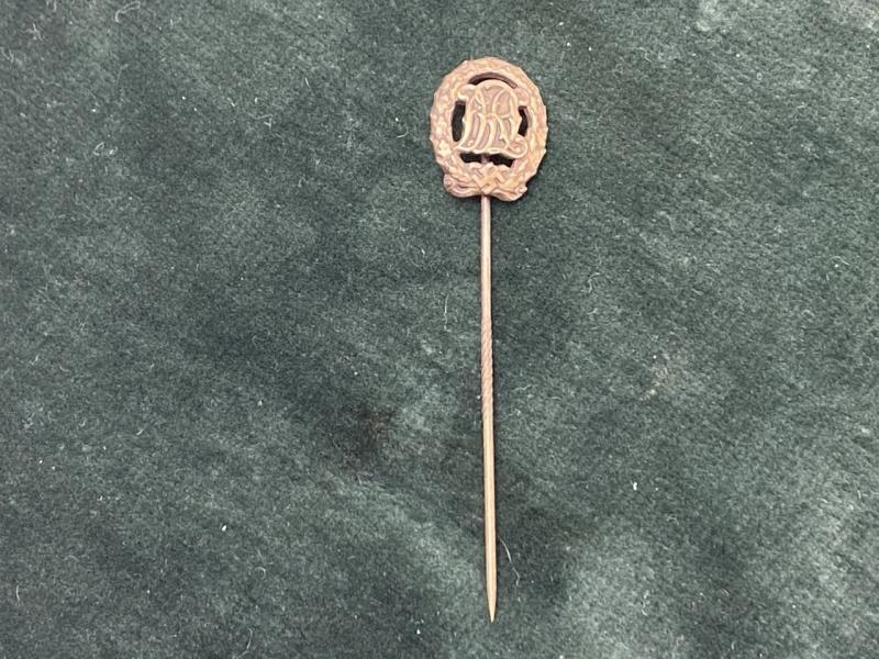 MINIATURE DRL SPORTS BADGE STICK PIN.