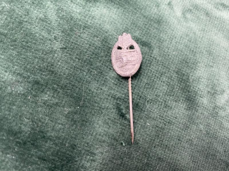 MINIATURE STICKPIN FOR PANZER/TANK BADGE.