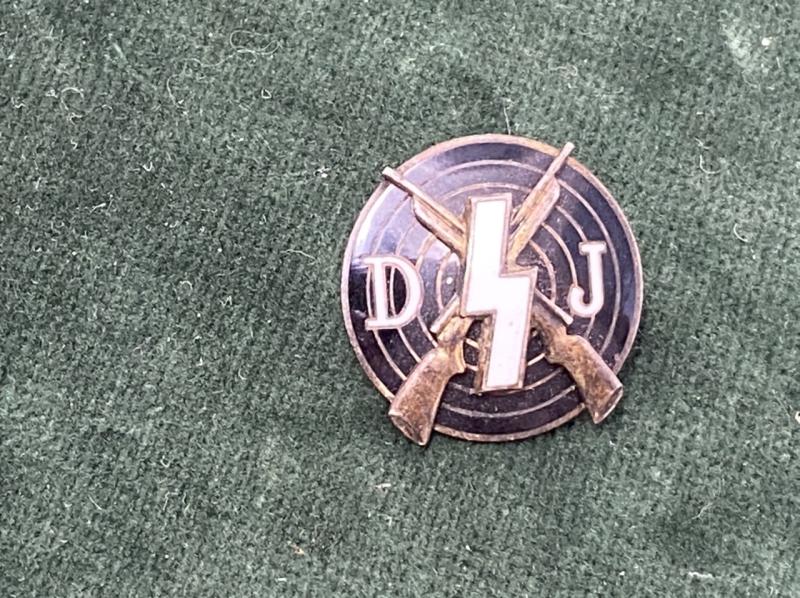 LOVELY EXAMPLE OF THE THIRD REICH DJ SHOOTING BADGE.