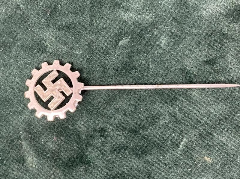 THIRD REICH STICK PIN FOR THE DAF ORGANISATION.