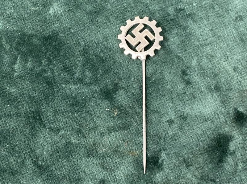 A MEMBERSHIP STICK PIN FOR THE D.A.F