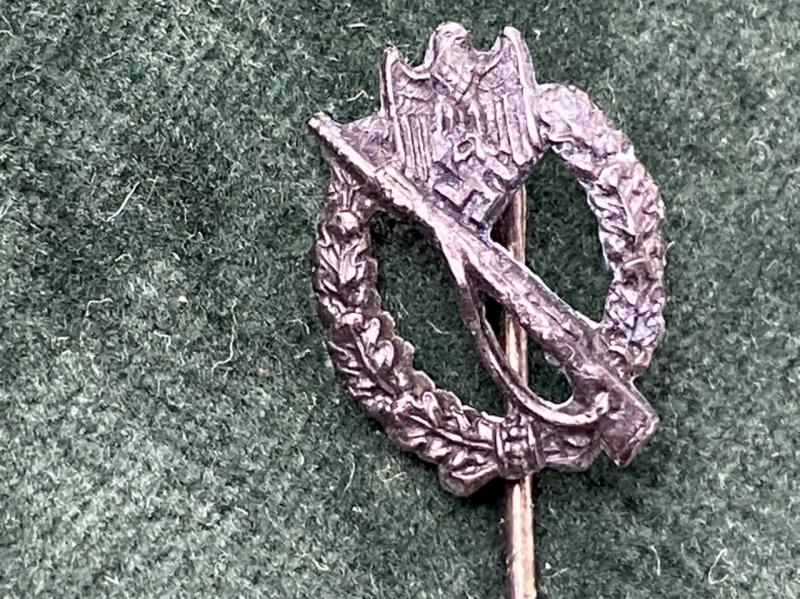 MINIATURE THIRD REICH STICKPIN INFANTRY ASSAULT BADGE.