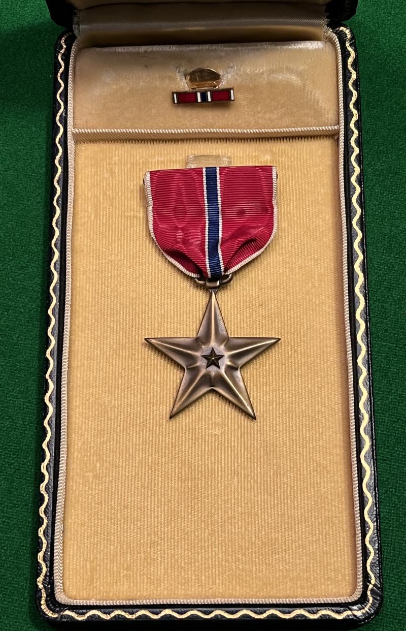 WW2 US Bronze Star in case.