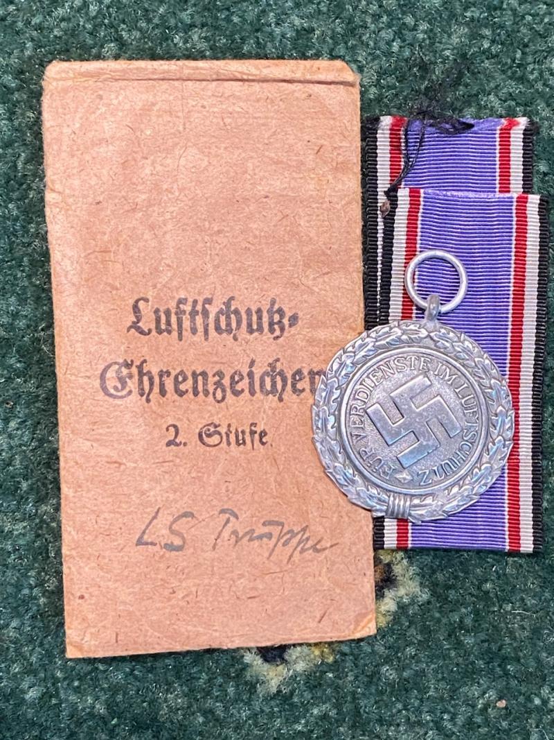 THIRD REICH LUFTSCHUTZ MEDAL IN MINT CONDITION WITH ISSUE PACKET.