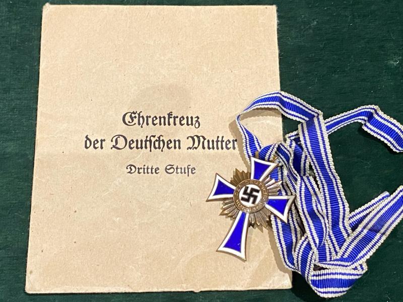 THIRD REICH MOTHERS CROSS IN BRONZE WITH ORIGINAL PAPER ISSUE PACKET.